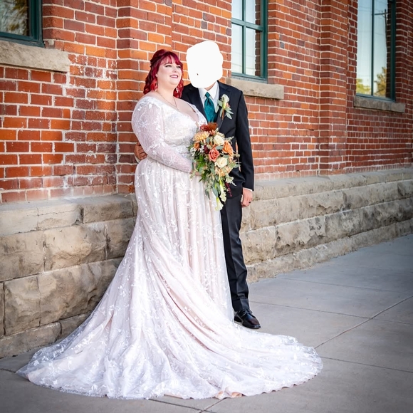 Romantic Rose Gold Wedding Dress with Train - www.desnorhaar.be